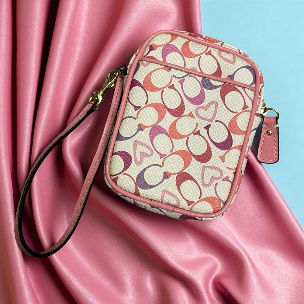RARE Vintage Coach Pink Chelsea Waverly Heart Wristlet White Y2K Coated Canvas